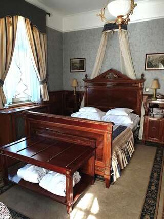 Отель Pałac Czarny Las (50 km od Katowic) Возники Двухместный номер Делюкс с 1 кроватью или 2 отдельными кроватями-3